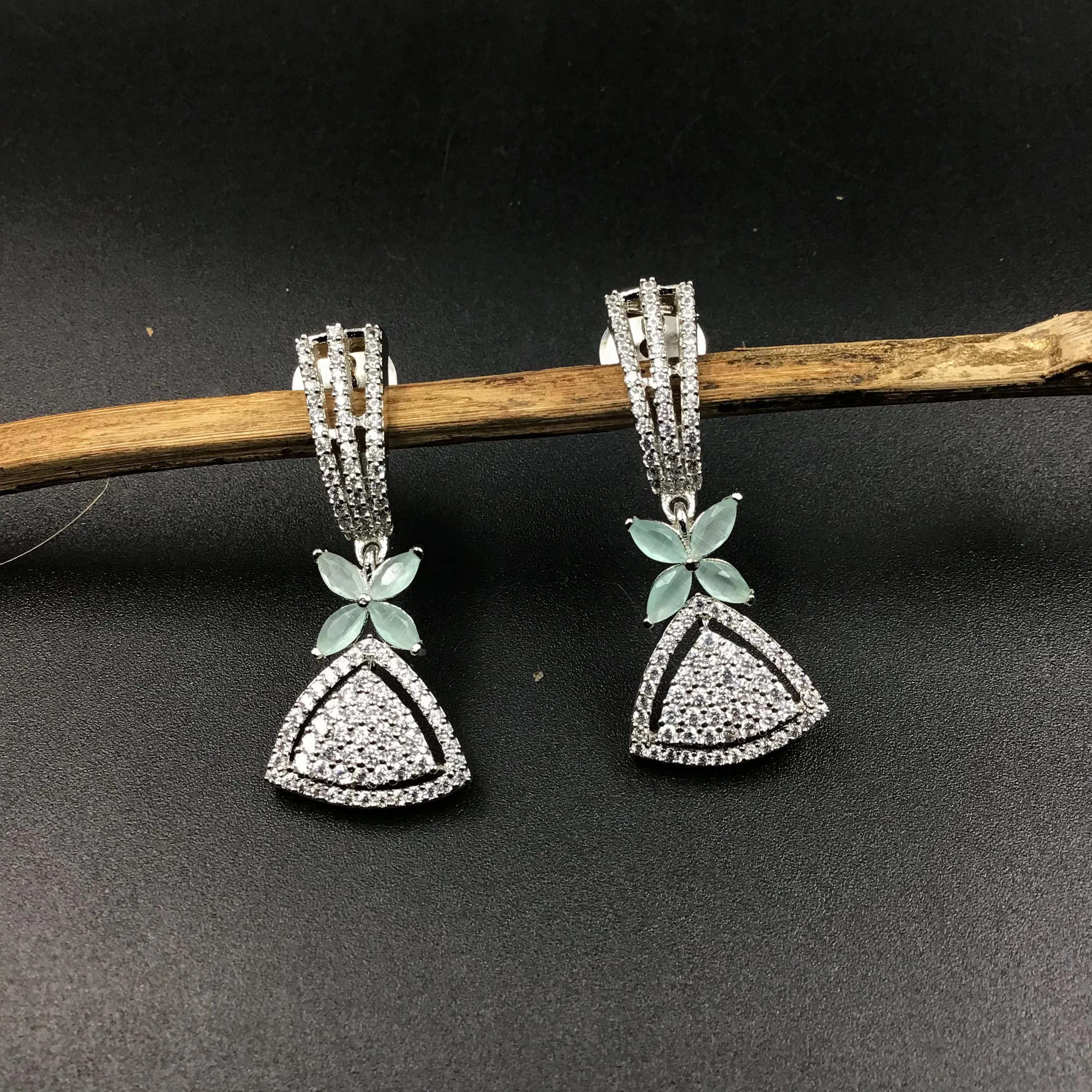 Light Earring Zircon/AD Earring 6047-08