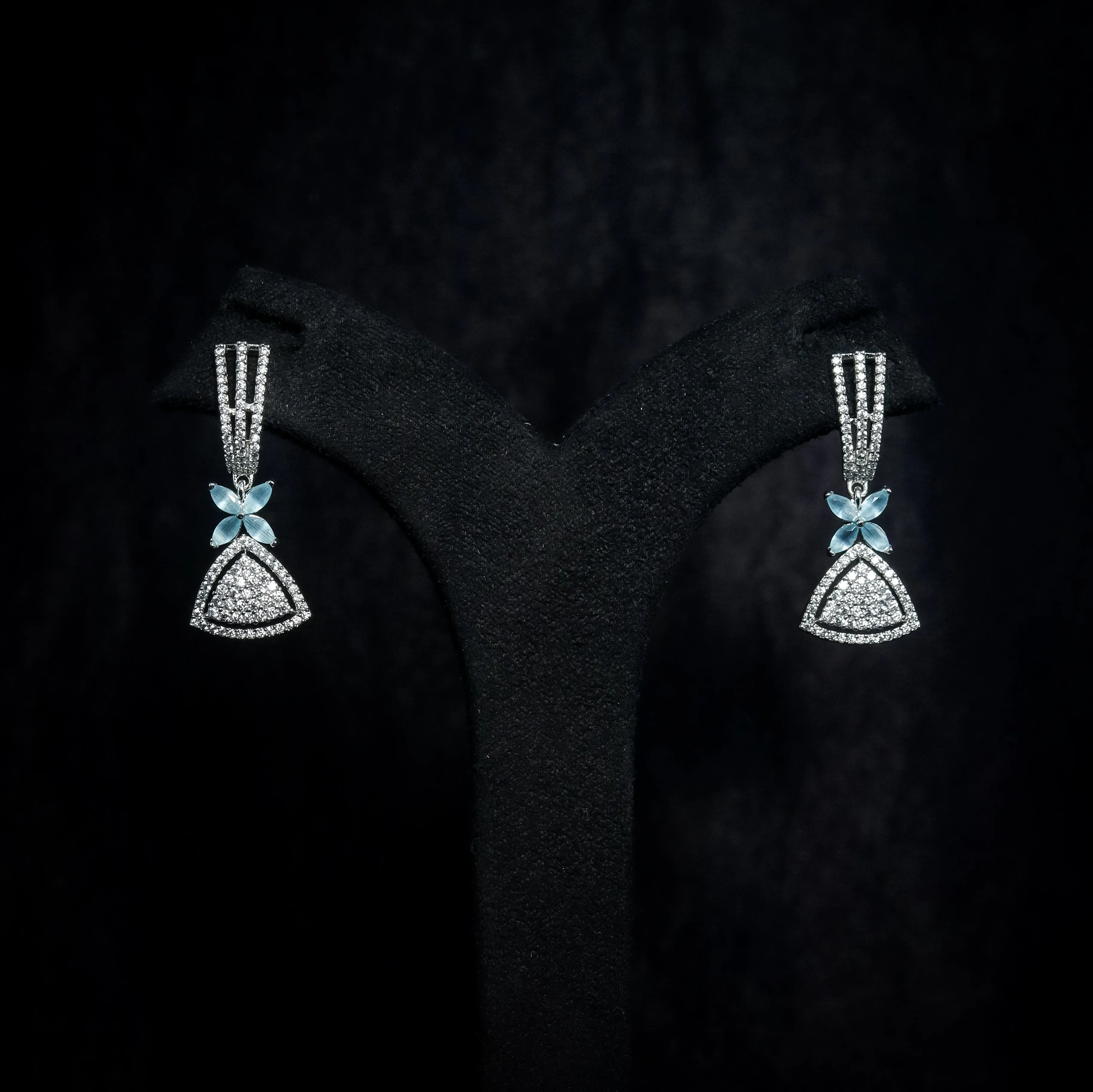 Light Earring Zircon/AD Earring 6047-08