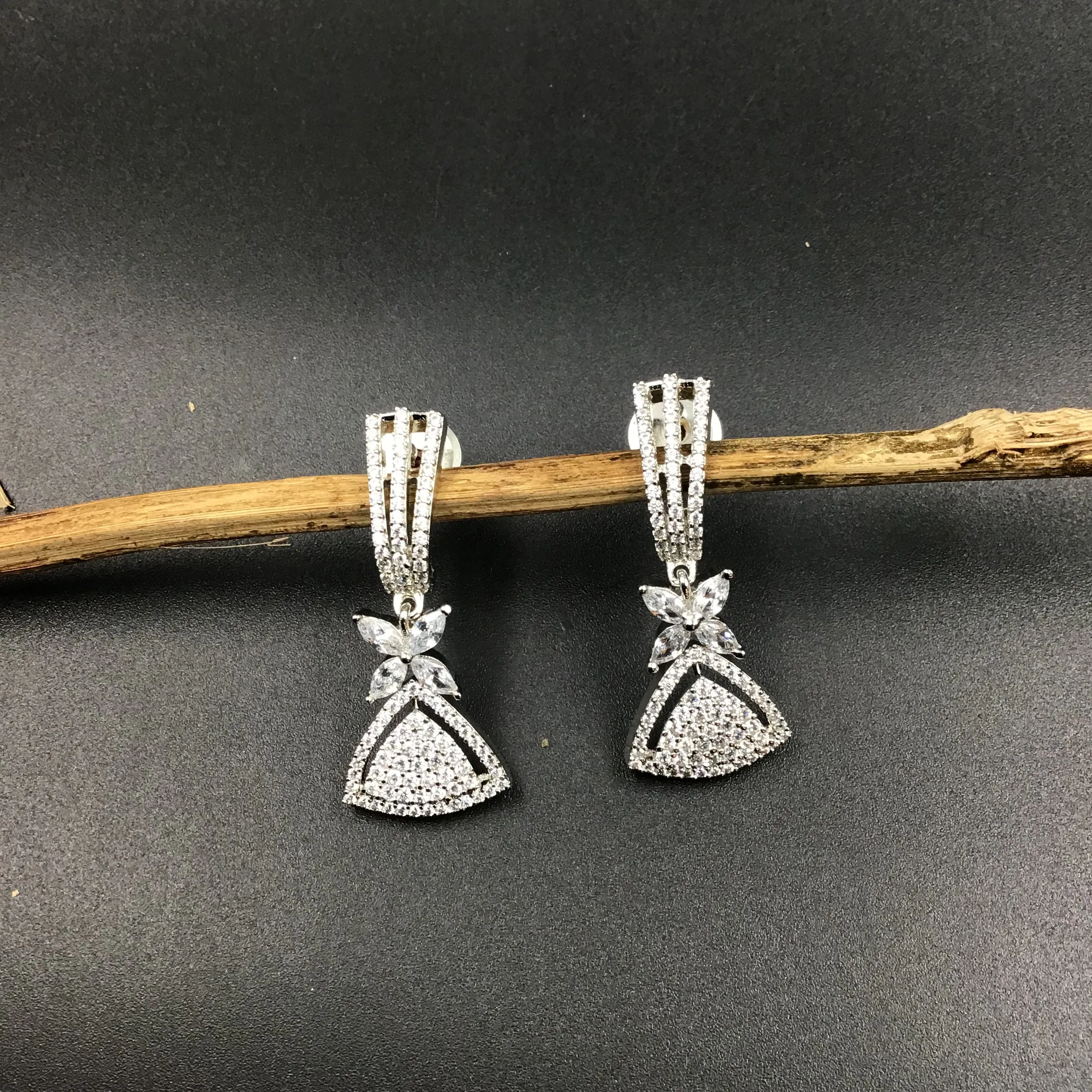 Light Earring Zircon/AD Earring 6047-08